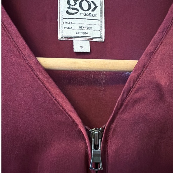 GO BY GO SILK ICONIC GO ZIPPY REDUX Blouse Womens Small Burgundy Red Zip Shirt - Picture 5 of 5